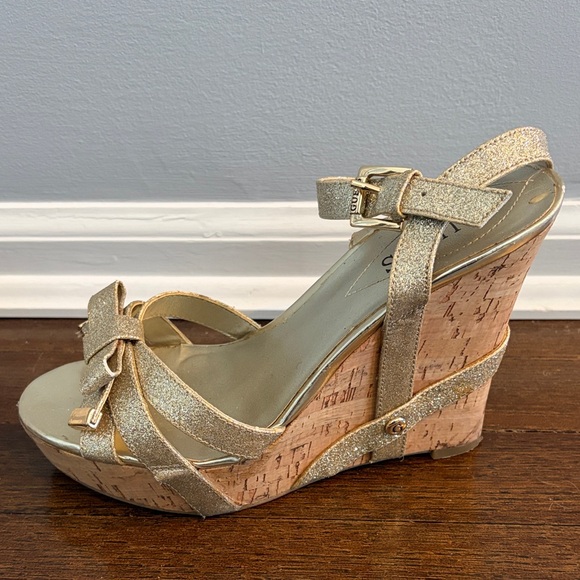 Guess Metallic Gold Wedge Sandals Women’s Size 6.5 - Picture 8 of 10